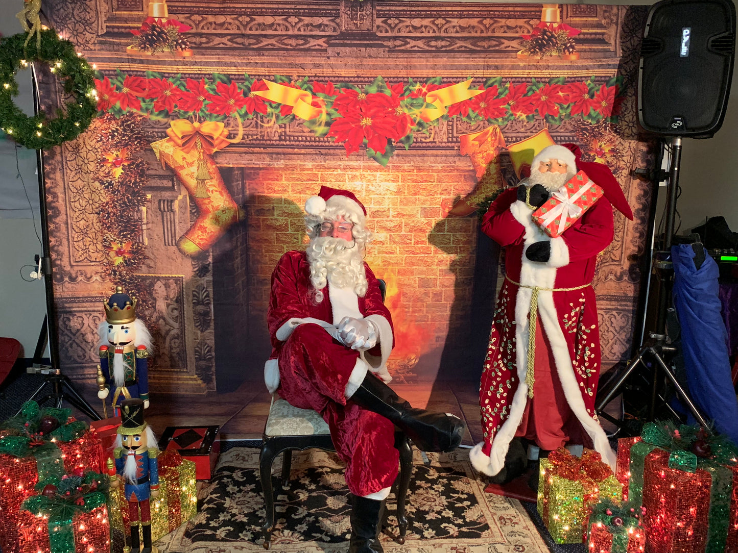 π Holiday Christmas Show